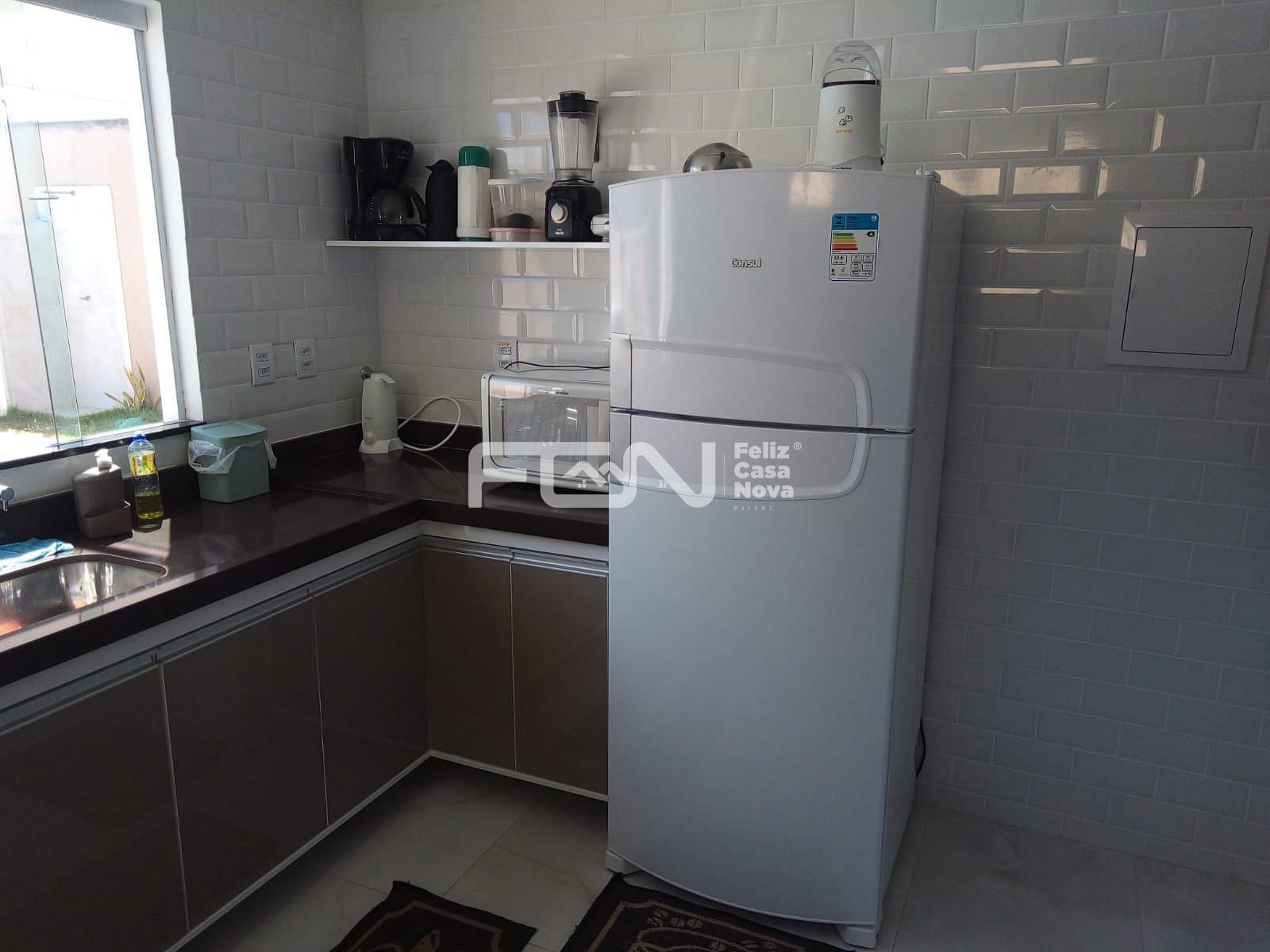 Casa à venda com 4 quartos, 10m² - Foto 6