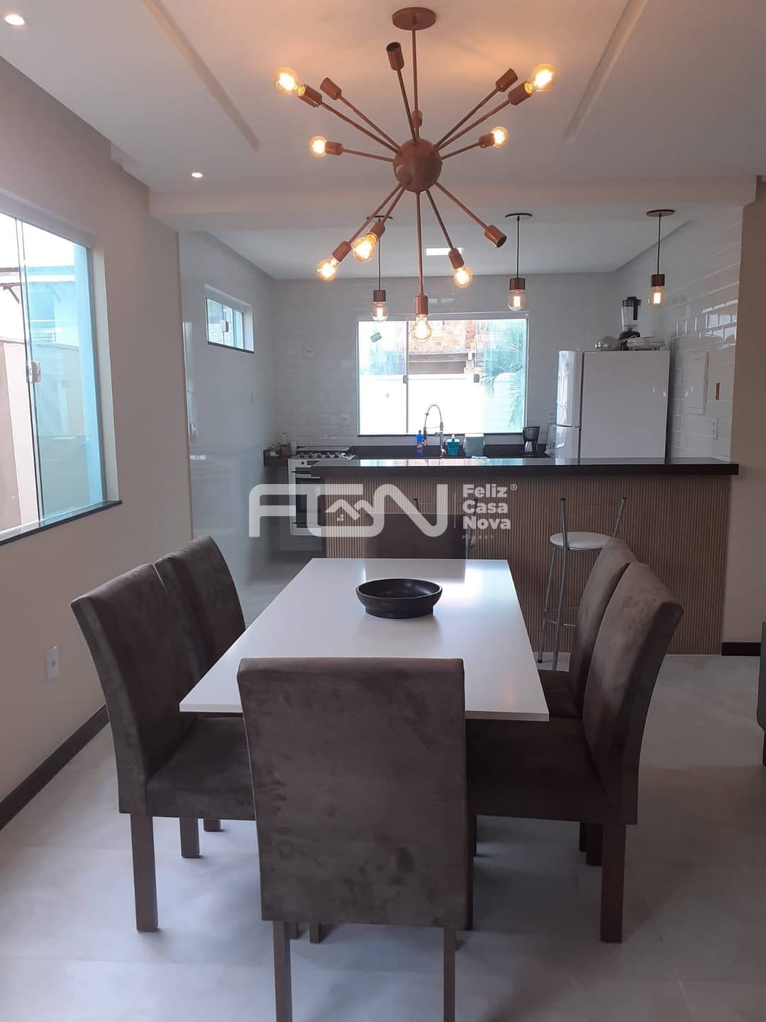 Casa à venda com 4 quartos, 10m² - Foto 3