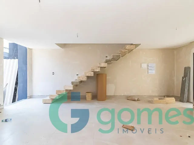 Casa 3 quartos e 2 banheiros, à venda, no bairro Xaxim em Curitiba