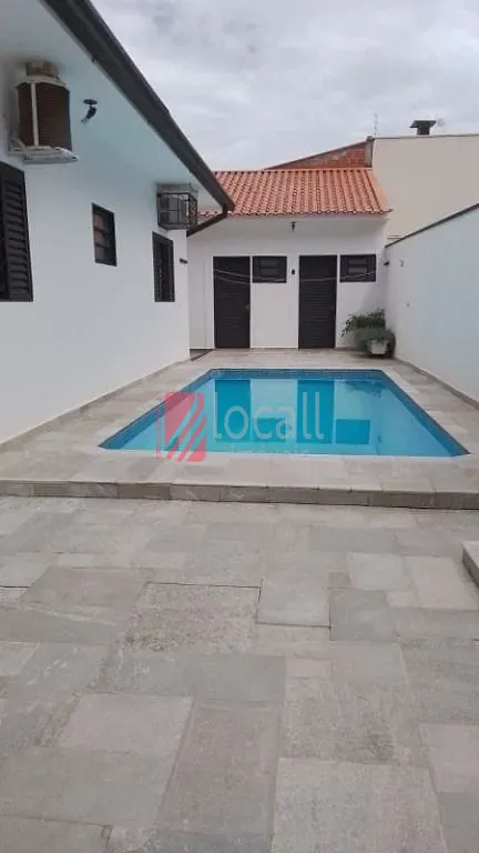Casa com 3 quartos à venda, 268m² — foto 2 de 33