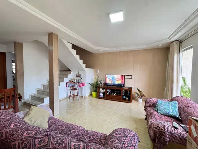 Casa 3 quartos e 2 banheiros, à venda, no bairro Europa em Contagem