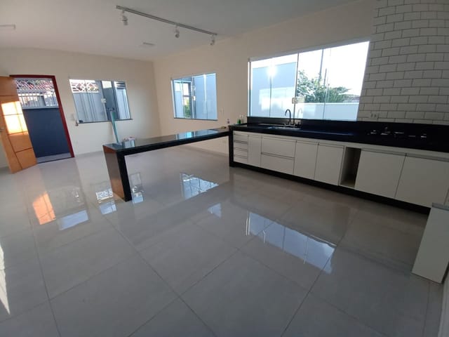 Casa com 246m² 3 quartos e 2 banheiros, à venda ou para alugar, no bairro Jardim Ipê em São João da Boa Vista