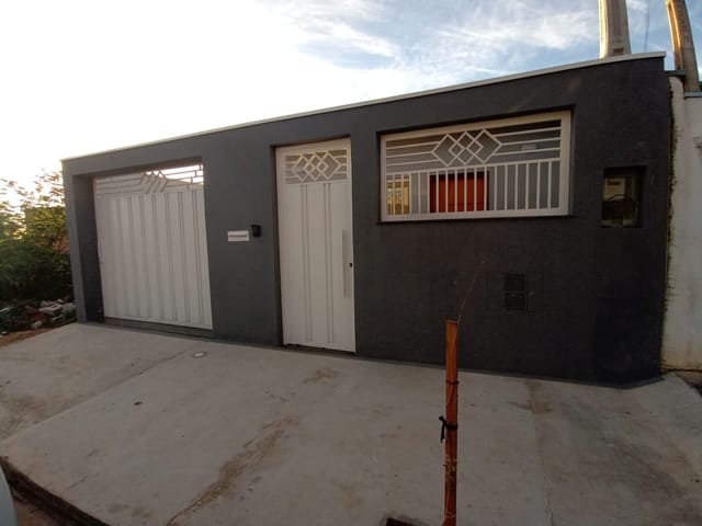 Casa com 246m² 3 quartos e 2 banheiros, à venda ou para alugar, no bairro Jardim Ipê em São João da Boa Vista