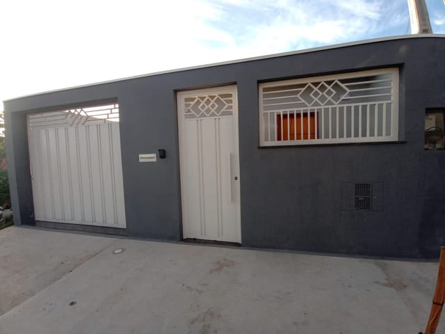 Casa com 246m² 3 quartos e 2 banheiros, à venda ou para alugar, no bairro Jardim Ipê em São João da Boa Vista