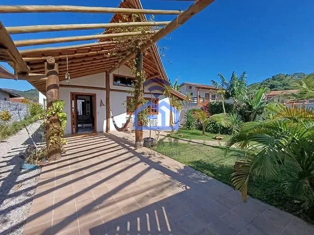 Casa com 360m² 3 quartos e 2 banheiros, à venda, no bairro Capricornio em Caraguatatuba