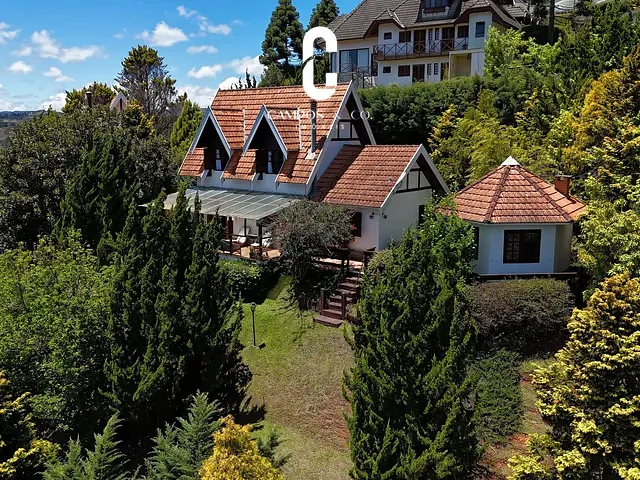 Casa com 600m² 3 quartos e 3 banheiros, à venda, no bairro Jardim Monte Belo em Campos Do Jordão