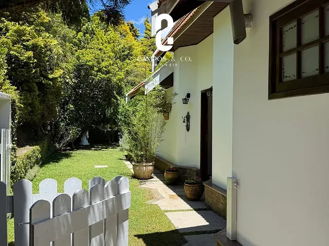 Casa com 600m² 3 quartos e 3 banheiros, à venda, no bairro Jardim Monte Belo em Campos Do Jordão