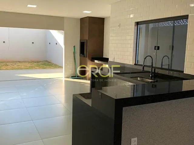 Casa 3 quartos e 2 banheiros, à venda, no bairro Parque Serrano em Formosa