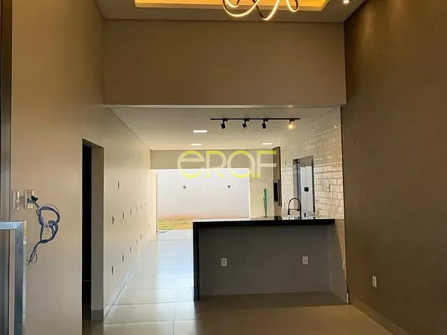Casa 3 quartos e 2 banheiros, à venda, no bairro Parque Serrano em Formosa
