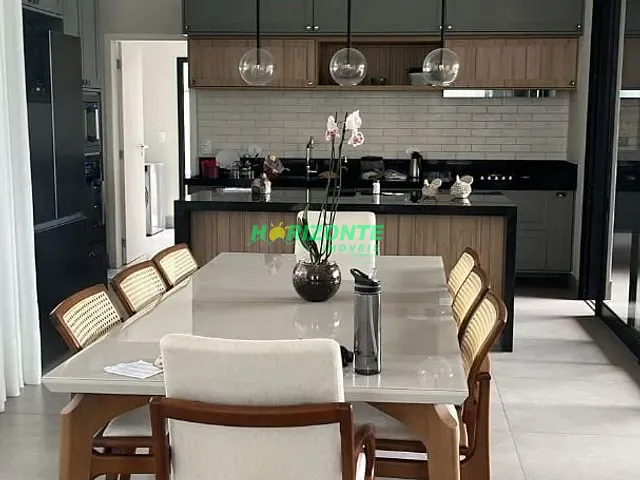 Casa com 600m² 3 quartos e 5 banheiros, à venda, no bairro Condomínio Residencial Colinas do Paratehy em São José dos Campos