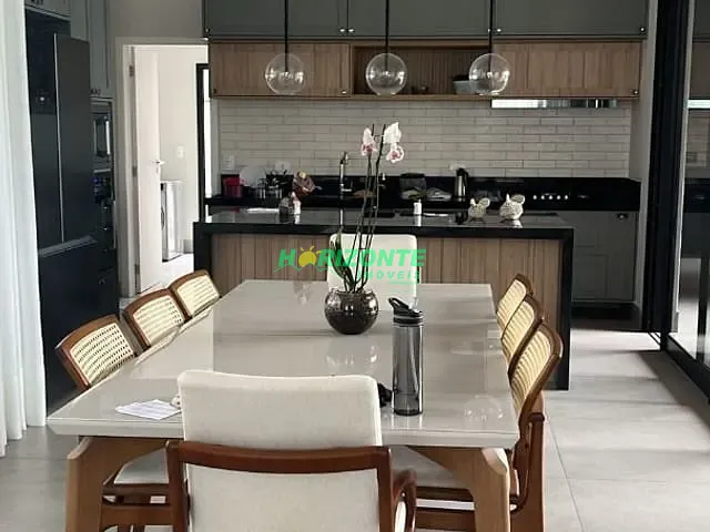 Casa com 600m² 3 quartos e 5 banheiros, à venda, no bairro Condomínio Residencial Colinas do Paratehy em São José dos Campos
