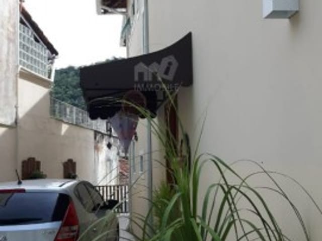 Casa com 117m², à venda, no bairro Bingen em Petrópolis