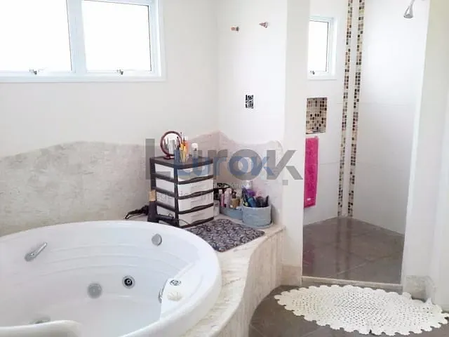 Casa com 1000m² 4 quartos e 2 banheiros, à venda, no bairro Condomínio Vale do Itamaracá em Valinhos