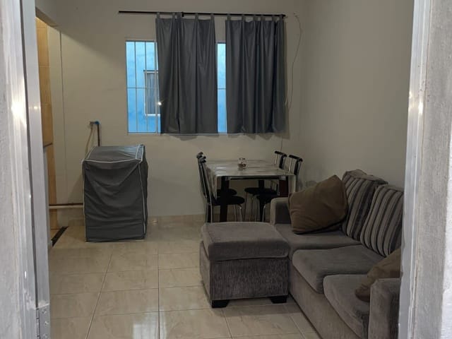 Casa 2 quartos e 1 banheiro, para alugar, no bairro Glória em Belo Horizonte