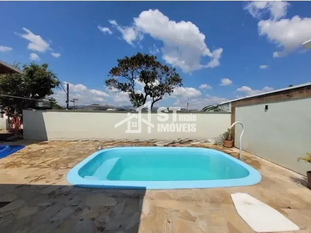 Casa com 410m² 4 quartos e 2 banheiros, à venda, no bairro Vila Samambaia em Andradas