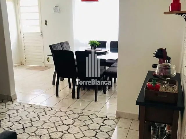 Casa com 288m² 2 quartos e 2 banheiros, à venda, no bairro Uvaranas em Ponta Grossa