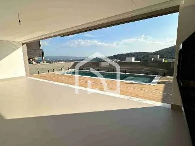 Casa com 480m² 4 quartos e 5 banheiros, à venda, no bairro Alphaville em Santana de Parnaíba