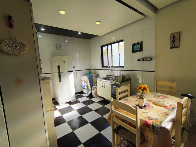 Casa com 300m² 2 quartos e 2 banheiros, à venda, no bairro Areal em Pelotas