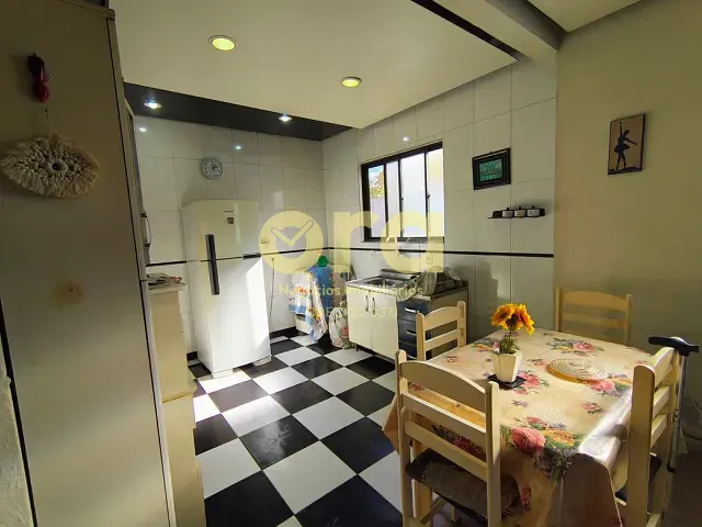 Casa com 300m² 2 quartos e 2 banheiros, à venda, no bairro Areal em Pelotas