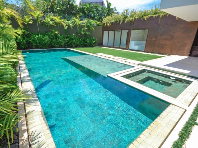 Casa com 1000m² 5 quartos e 8 banheiros, à venda, no bairro Barra da Tijuca em Rio de Janeiro