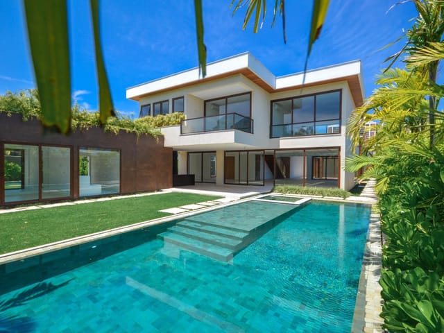 Casa com 1000m² 5 quartos e 8 banheiros, à venda, no bairro Barra da Tijuca em Rio de Janeiro