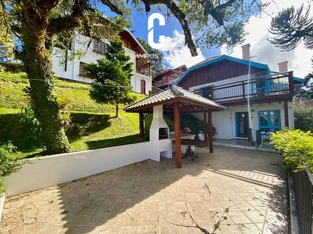 Casa com 300m² 4 quartos e 2 banheiros, à venda, no bairro Jaguaribe em Campos Do Jordão