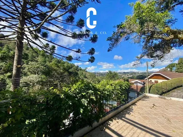 Casa com 300m² 4 quartos e 2 banheiros, à venda, no bairro Jaguaribe em Campos Do Jordão