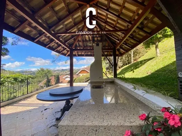 Casa com 300m² 4 quartos e 2 banheiros, à venda, no bairro Jaguaribe em Campos Do Jordão