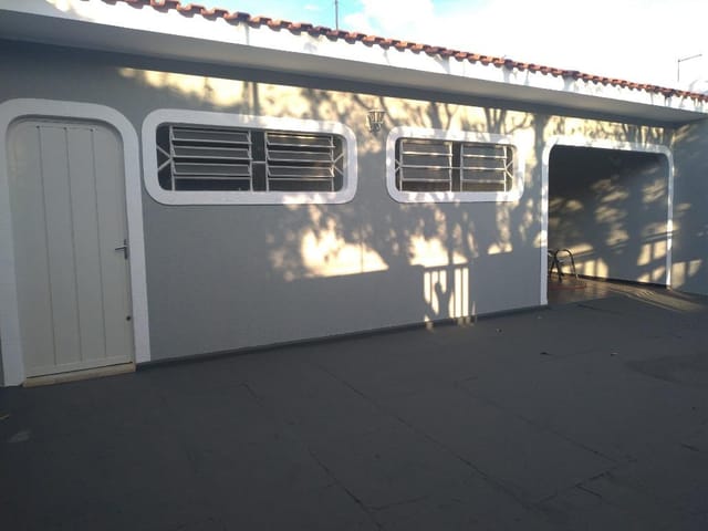 Casa com 275m² 3 quartos e 3 banheiros, para alugar, no bairro Vila Guarujá em Birigüi