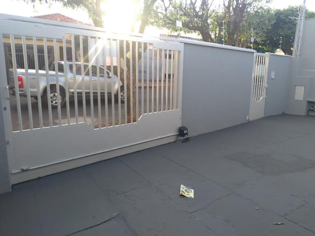 Casa com 275m² 3 quartos e 3 banheiros, para alugar, no bairro Vila Guarujá em Birigüi