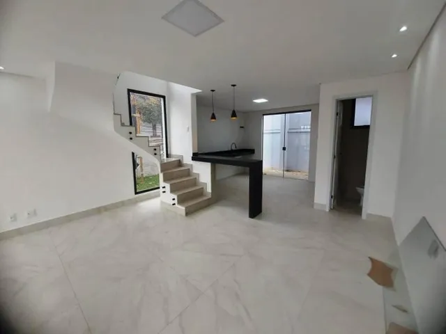Casa 3 quartos e 2 banheiros, à venda, no bairro Planalto em Belo Horizonte