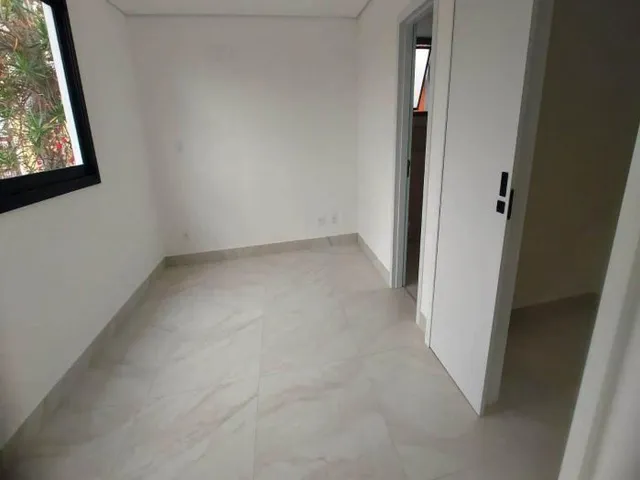 Casa 3 quartos e 2 banheiros, à venda, no bairro Planalto em Belo Horizonte