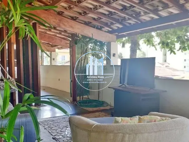 Casa com 300m² 2 quartos e 2 banheiros, à venda ou para alugar, no bairro Esplanada em Pouso Alegre