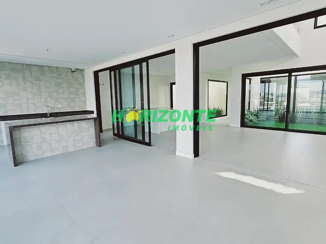 Casa com 720m² 5 quartos e 7 banheiros, à venda, no bairro Urbanova em São José dos Campos