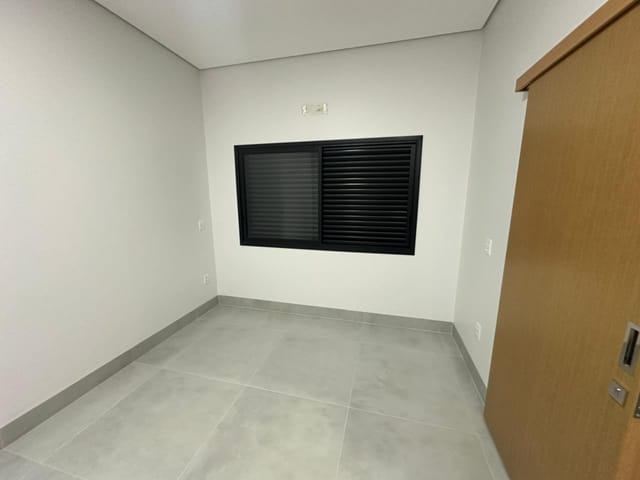 Casa com 324m² 3 quartos e 1 banheiro, à venda, no bairro Jardim Curitiba em Sinop