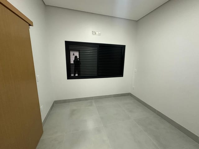 Casa com 324m² 3 quartos e 1 banheiro, à venda, no bairro Jardim Curitiba em Sinop