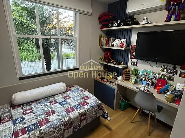 Casa com 303m² 3 quartos e 3 banheiros, à venda, no bairro Roma em Volta Redonda