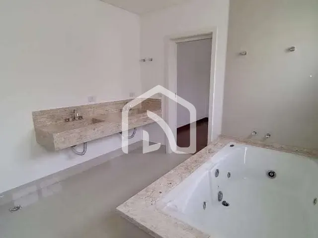 Casa com 470m² 4 quartos e 5 banheiros, à venda, no bairro Alphaville em Santana de Parnaíba