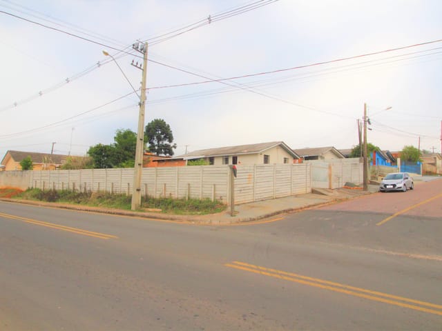 Casa com 517m² 3 quartos e 2 banheiros, à venda, no bairro Uvaranas em Ponta Grossa