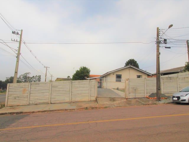 Casa com 517m² 3 quartos e 2 banheiros, à venda, no bairro Uvaranas em Ponta Grossa