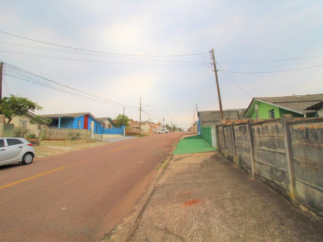 Casa com 517m² 3 quartos e 2 banheiros, à venda, no bairro Uvaranas em Ponta Grossa