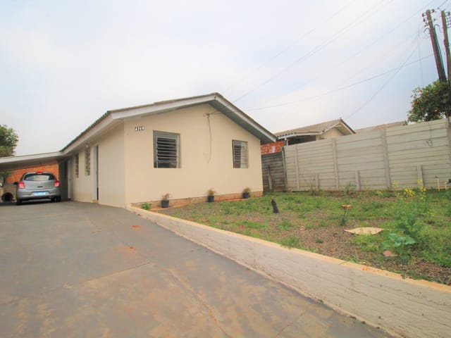 Casa com 517m² 3 quartos e 2 banheiros, à venda, no bairro Uvaranas em Ponta Grossa