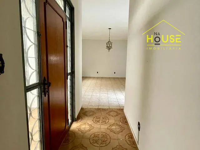 Casa com 539m² 4 quartos e 4 banheiros, para alugar, no bairro Patrimônio Novo em Votuporanga