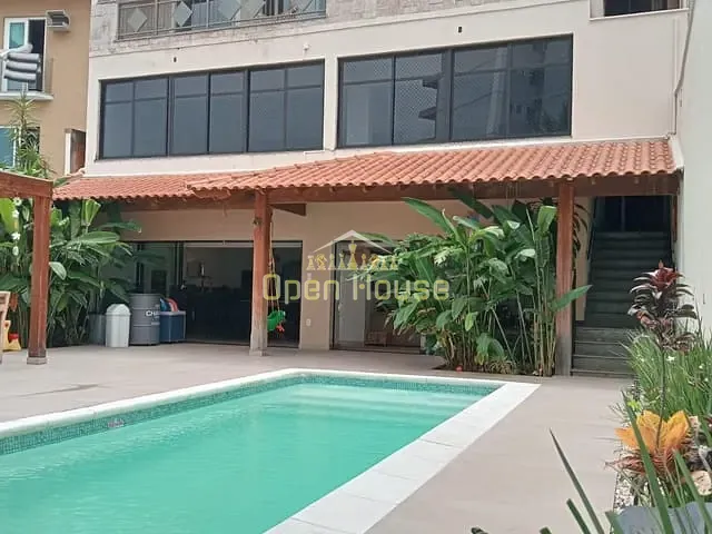Casa com 553m² 4 quartos e 4 banheiros, à venda, no bairro Jardim Amália em Volta Redonda