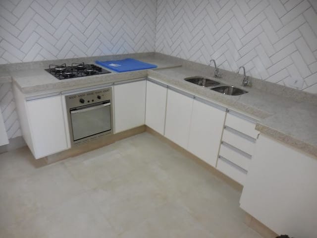 Casa com 80m² 2 quartos e 1 banheiro, para alugar, no bairro Centro em São João da Boa Vista