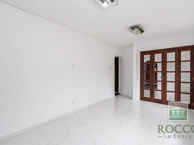Casa para alugar, no bairro Jardim das Américas em Curitiba