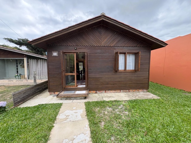 Casa 2 quartos e 1 banheiro, à venda, no bairro Laranjal em Pelotas