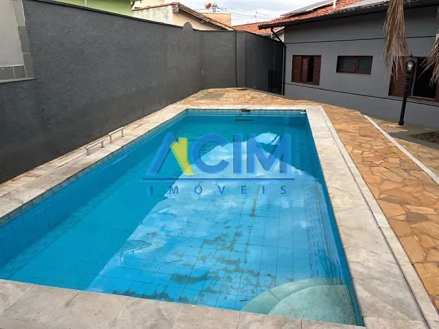 Casa com 751m² 4 quartos e 3 banheiros, à venda, no bairro Santa Cruz em Jaguariúna