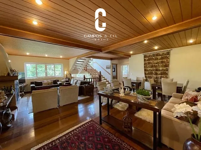 Casa com 5762m² 7 quartos e 7 banheiros, à venda, no bairro Vila Capivari em Campos Do Jordão