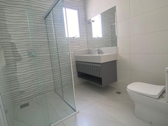 Casa com 474m² 4 quartos e 5 banheiros, à venda, no bairro Condomínio Florais Cuiabá Residencial em Cuiabá